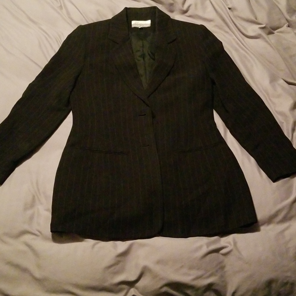 Women's pants suit